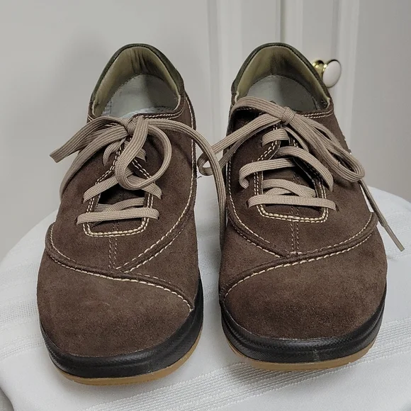 MBT "BARBARA" BROWN SUEDE LEATHER WALKING SHOES, SZ 7.5 - Picture 4 of 9